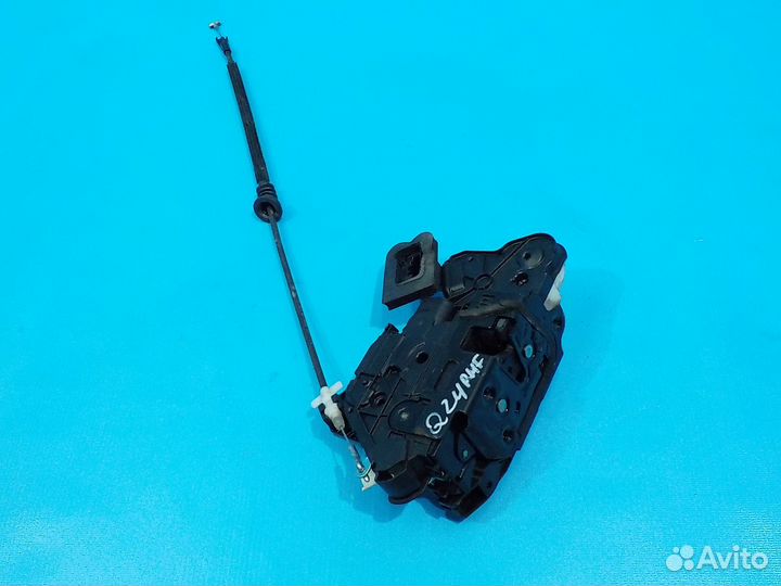 Замок двери передней правой skoda Yeti 2009-2018