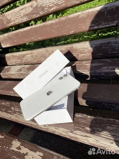 Телефон iPhone 11