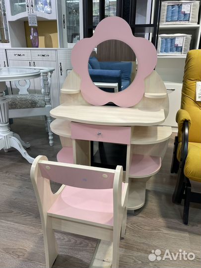 Детский стол и стул