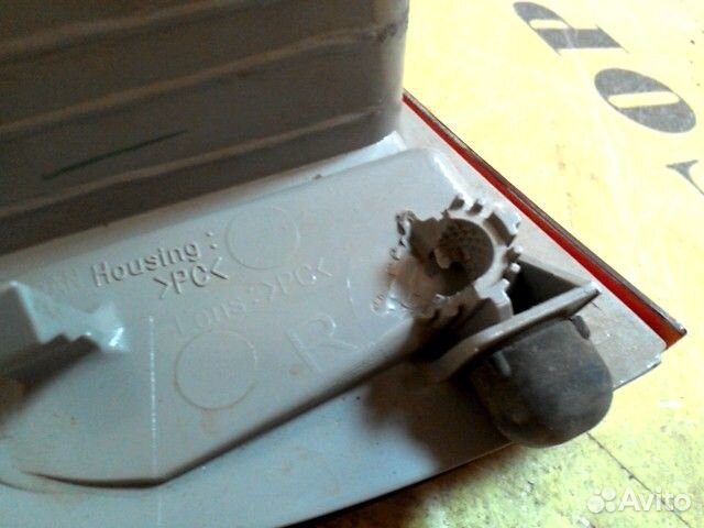 Отражатель в бампер задний правый Toyota Land