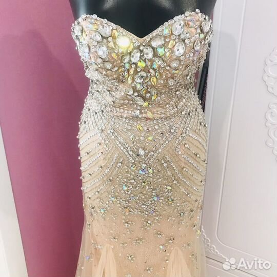 Вечернее платье в стиле Jovani