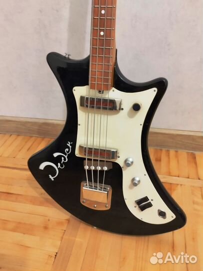 Бас гитара роден