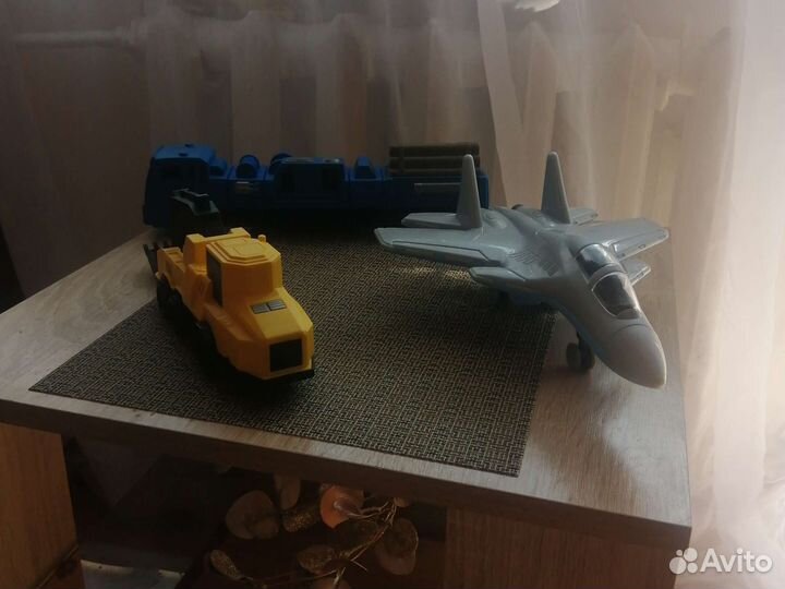 Модель трактор, самолёт и военная машина