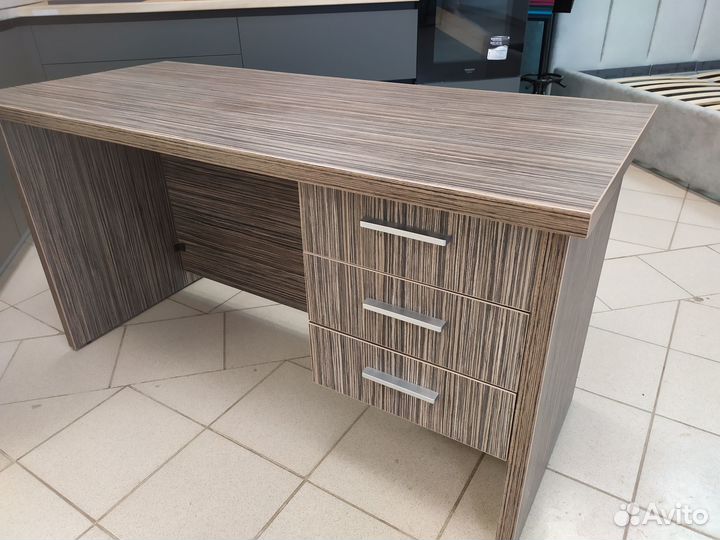 Стол письменный