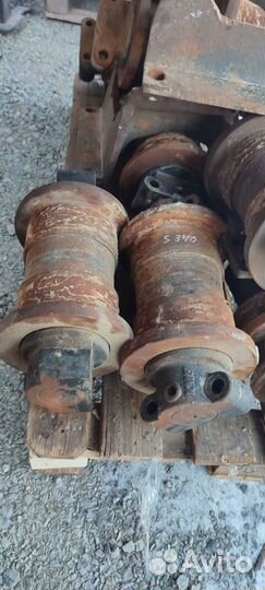 Каток опорный на экскаватор Doosan S340LC-V