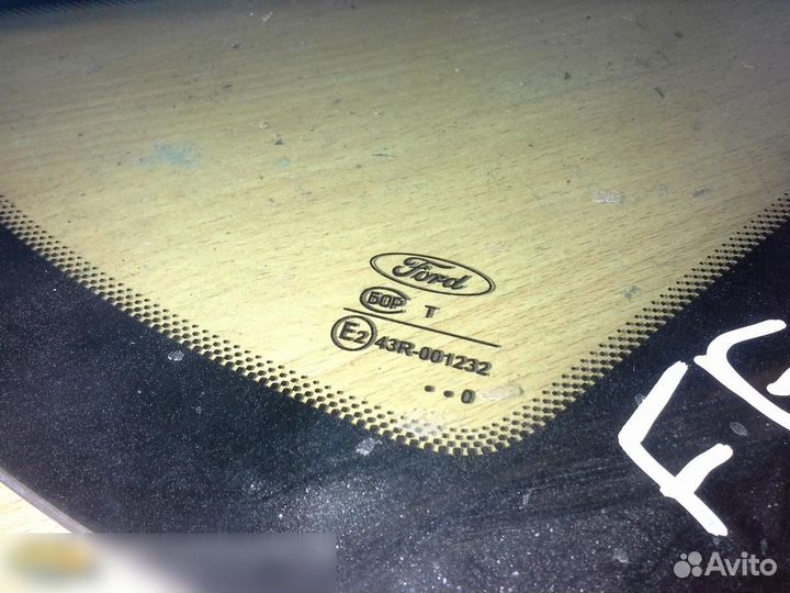 Стекло кузовное глухое правое Ford Focus II 2008-2