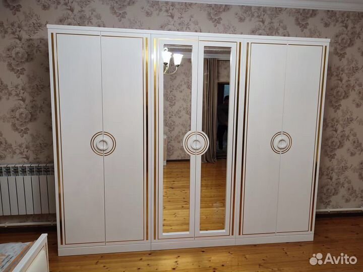 Спальный гарнитур