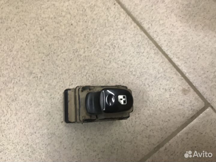 Accent Кнопка стелоподъёмника пассажира Б/У