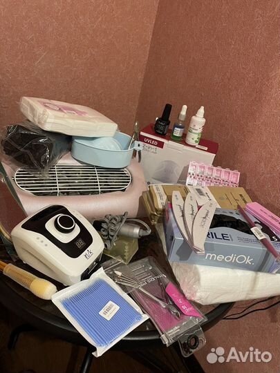 Продаётся набор для начинающих мастеров маникюра