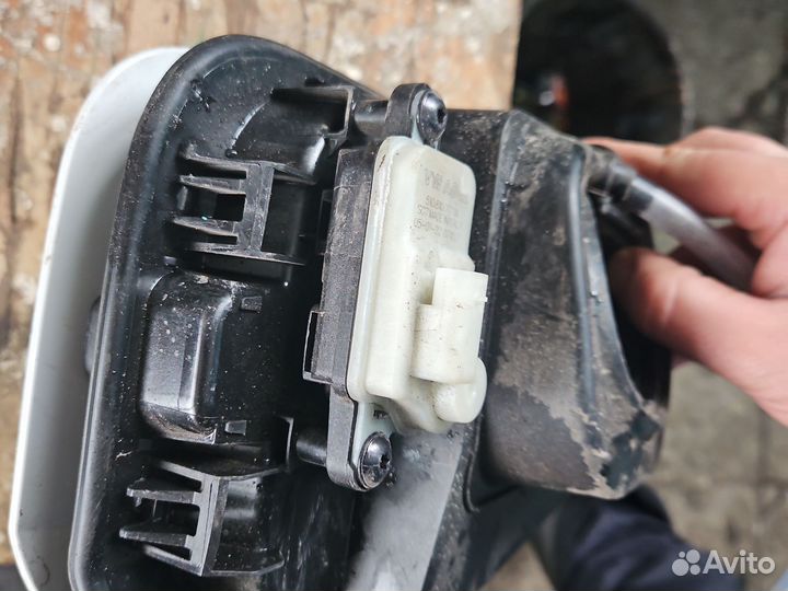 Активатор лючка бензобака Вольксваген Поло 6 лифтб