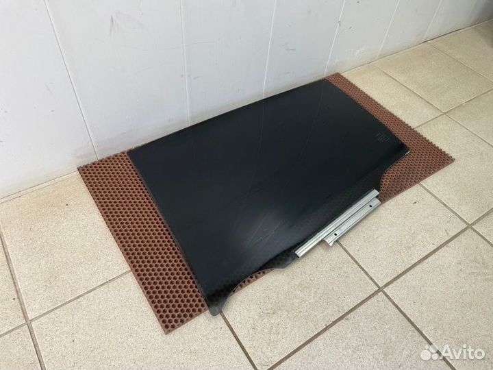 Стекло двери заднее левое Toyota Rav 4