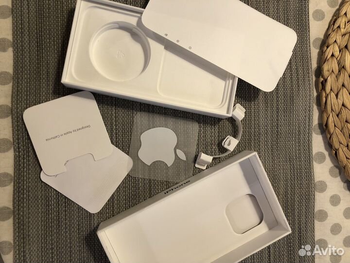 Коробка от iPhone 14 pro max