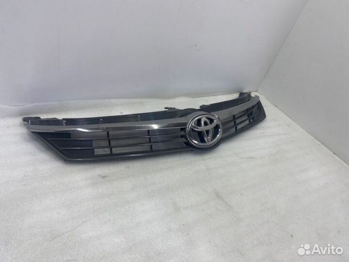 Решетка радиатора передняя Toyota Camry V55