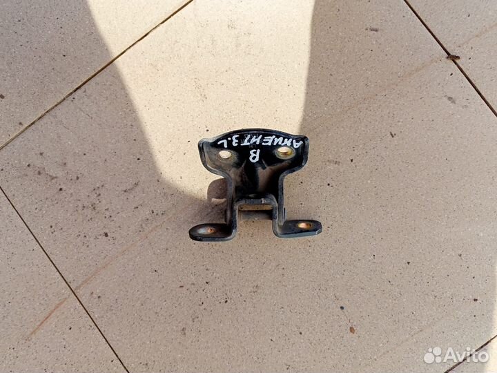 Петля двери задняя левая верхняя Hyundai Accent