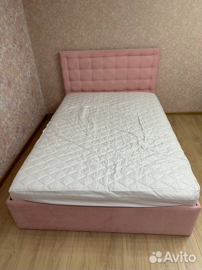 Кровать