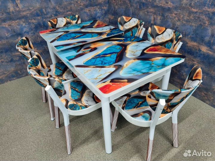 Кухонный стол и стулья