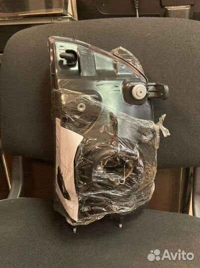 Фара передняя правая mitsubishi L200 95-06