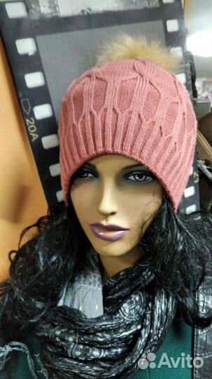Новые с помпоном шапки