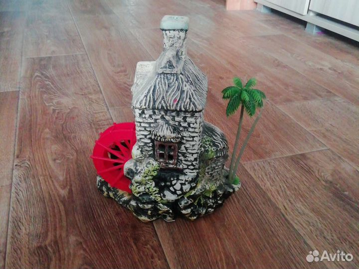 Замок для аквариума