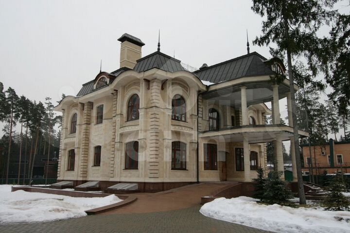 Коттедж 1200 м² на участке 100 сот.