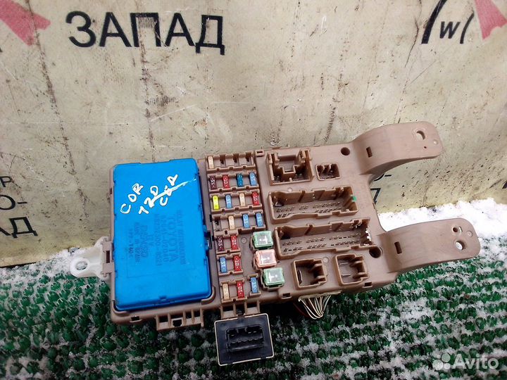 Toyota Corolla 120 Блок предохранителей под торпед