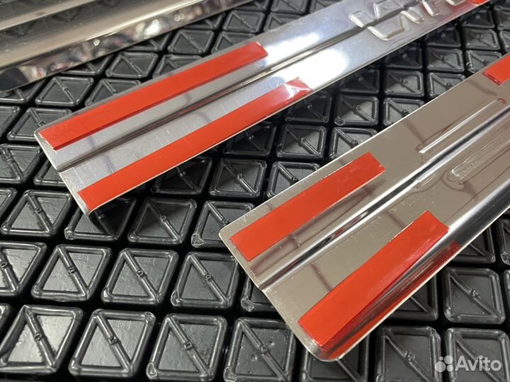 Накладки на пороги салона Volkswagen Tiguan 2007+