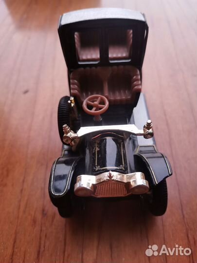 Модель автомобиля металл