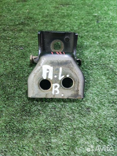 Петля двери передняя левая Citroen C4