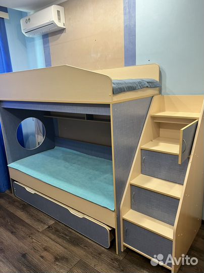 Детская Трехъярусная кровать