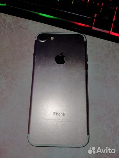 Телефон iPhone 7