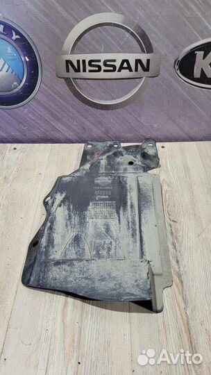 Пыльник двигателя Nissan qashqai J10 Прав