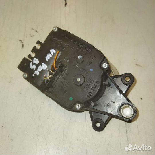 Моторчик заслонки отопителя VW Passat B5