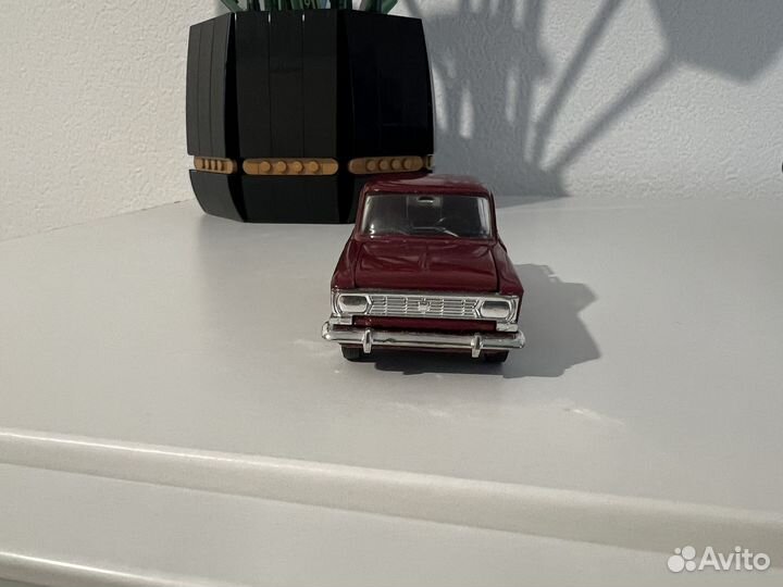 Модель автомобиля Москвич пикап (красный)