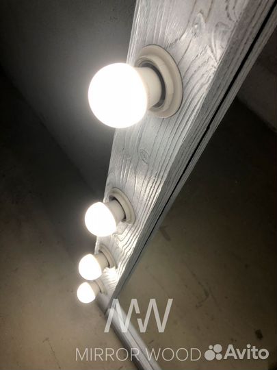 Гримерное зеркало с лампочками во весь рост