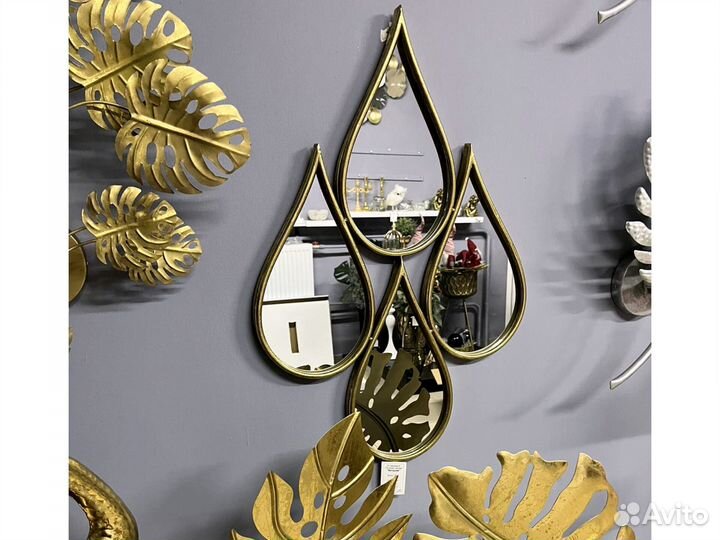 Зеркало - панно в золотом обрамлении