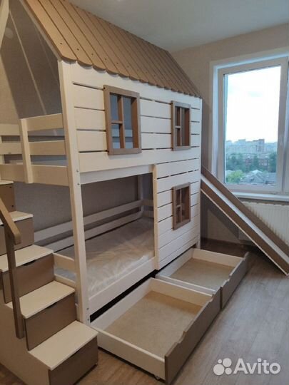 Детская кровать из массива с горкой