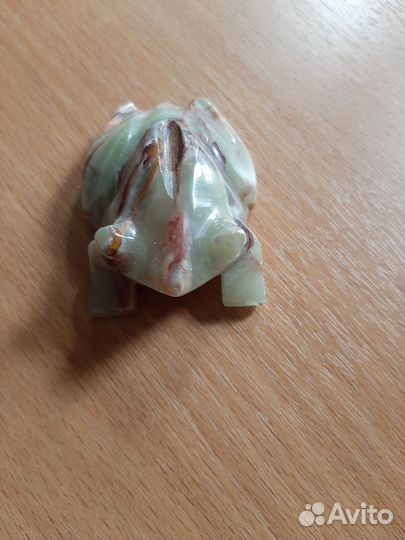 Лягушка из оникса