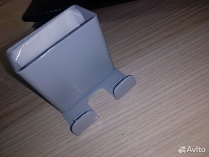 Настенная подставка для дистанционного пульта