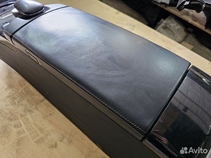 Центральный подлокотник Mercedes W221 рест