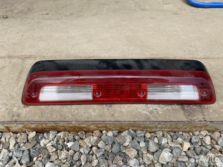 Стоп-сигнал на крышу Toyota tundra 81570-0C050