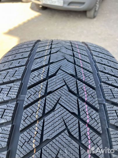 Sonix WinterXPro 999 275/45 R21 122U