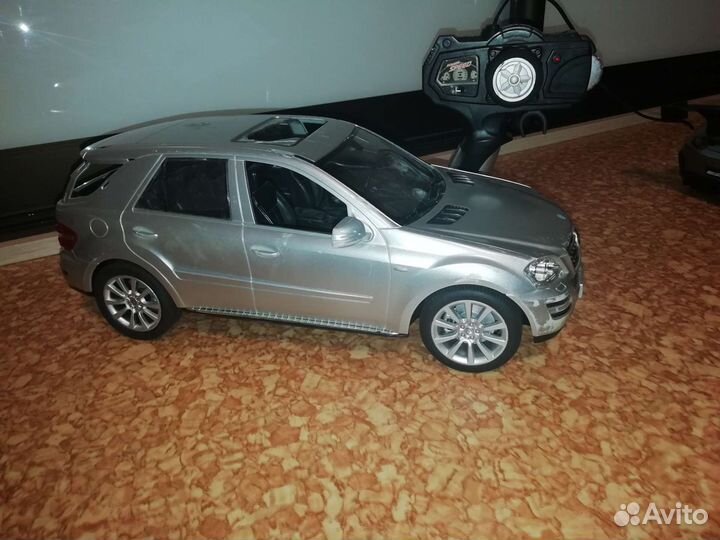 Игрушка автомобиль