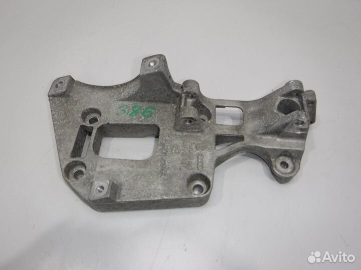 Кронштейн генератора Volkswagen Golf 6