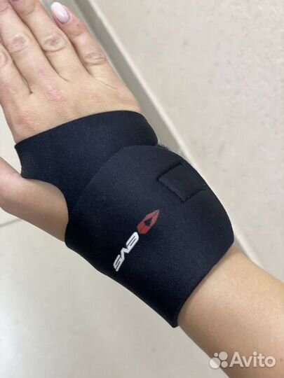 Фиксатор запястья EVS WS91