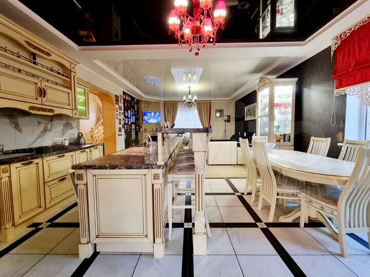 Дом 210 м² на участке 8,6 сот.