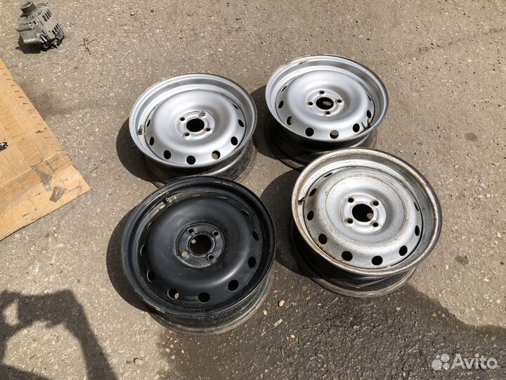 Штампованные диски R15 LADA Largus