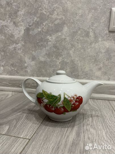 Фарфоровый чайный сервиз