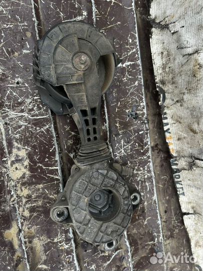 Ролик-натяжитель ручейкового ремня Peugeot 308 1.6