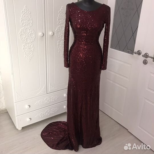 Вечернее платье со шлейфом на фотосессию