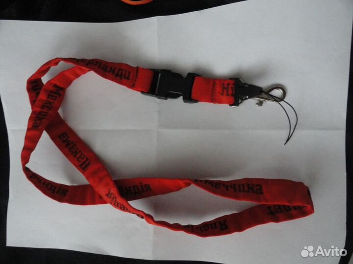 Ремешок на шею для чего-то, или бейджика, широкий